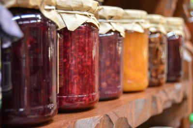 Labeling of marmalade and jam